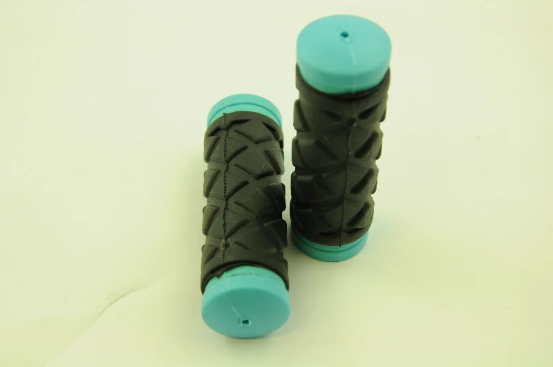 Bike chain guard-PAIR 90mm RALEIGH KIDDIES BIKE HANDLEBAR GRIPS SHORTIE TURQUOISE & BLACK WAGG36