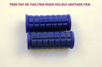 Bike wheel seal-PAIR BLUE CHILDS BIKE-TRIKE-SCOOTER HANDLEBAR GRIPS 80mm KIDDIES CHILDREN CYCLE