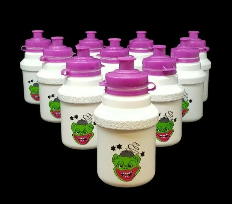 Road bike brake-JOB LOT OF 10 X SMALL KIDS GREEN CHARACTER AND STARS BIKE WATER BOTTLES CHILDRENS FOOTBALL DRINKS BOTTLES